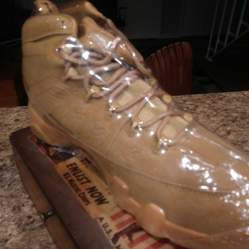 All different kinds of of tennis shoes - Picture 2 of 8